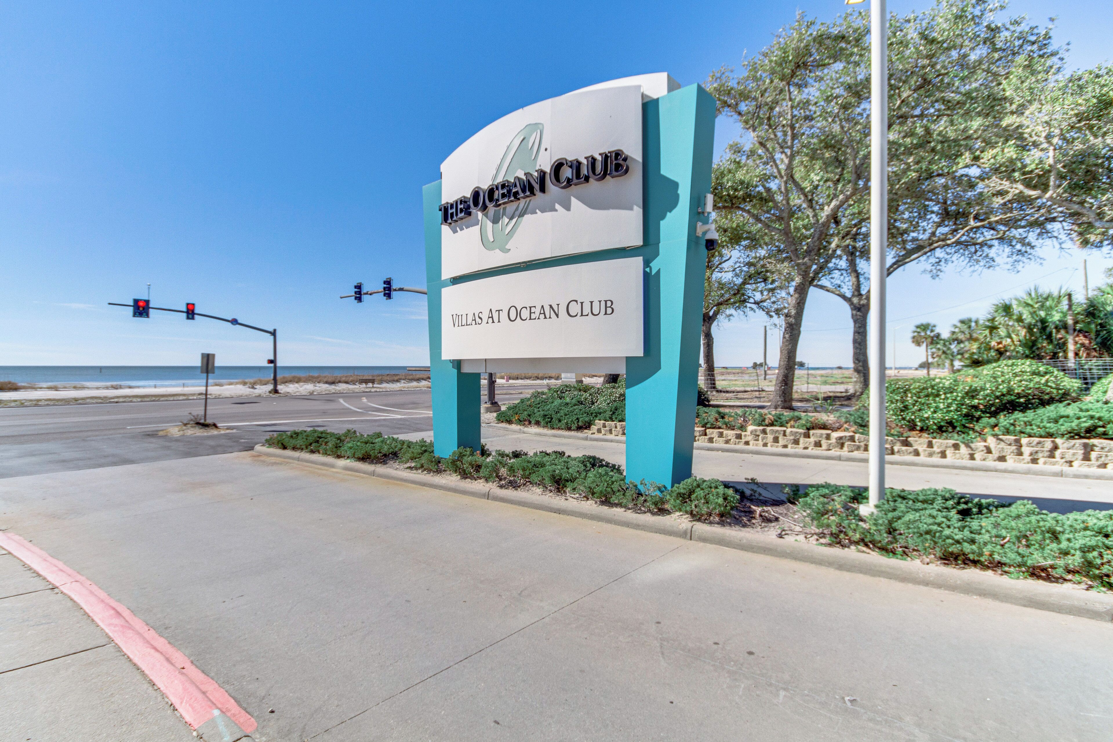 Un panneau indiquant l’entrée de The Ocean Club Villas, au sein du complexe Ocean Club.