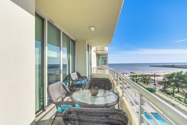Apartment (2 Bedrooms) | Outdoor dining - Beachside Biloxi Club Condo: Balcony w/ Ocean View (Biloxi)