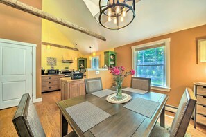 Interior - Hidden Gem Cottage' Near Blue Hill Peninsula (Brooklin)