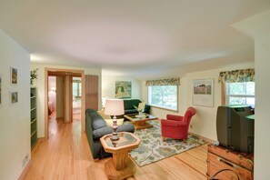 Interior - 'the Carriage House:' Walk to Peninsula State Park (Ephraim)