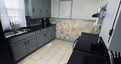 Hidden Gem Downtown Florence - Near UNA