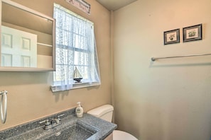 House (3 Bedrooms) | Interior - 1/2 Mi to Sand: Surfside Beach Retreat! (Freeport)