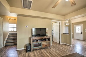 House (3 Bedrooms) | Interior - 1/2 Mi to Sand: Surfside Beach Retreat! (Freeport)