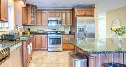 4-season Home: Fireplace & Fire Pit in Barnstead