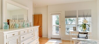 Seabrook Getaway w/ Balconies & Bay Views!