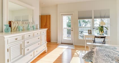 Seabrook Getaway w/ Balconies & Bay Views!