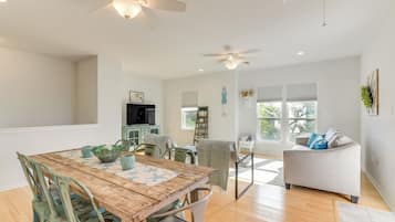 House (2 Bedrooms) | Front of property