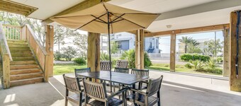 Seabrook Getaway w/ Balconies & Bay Views!