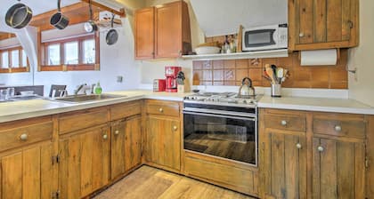 Condo w/ Hot Tub, 5 Mi to Cranmore Mountain!