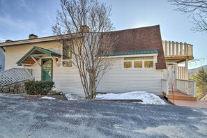 Apartment (3 Bedrooms) | Interior - Hot Tub & Moan Mtn Views: North Conway Townhouse (North Conway)