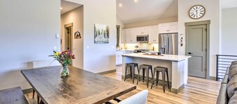 3 Mi to Granby Ranch: Townhome w/ Balcony & Views