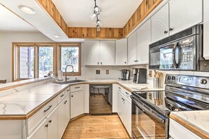 Apartment (3 Bedrooms) | Interior - Sunny Alpine Escape w/ Hot Tub + Mountain Vistas! (Fraser)