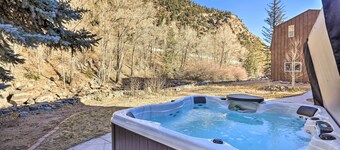 Creekside Cabin: Easy Access to I-70 & Slopes!