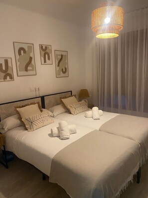 2 bedrooms, iron/ironing board, free WiFi, bed sheets