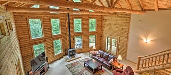 Quiet Cabin w/ Hot Tub ~ 15 Mi to State Parks!