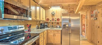 Deck & Mtn Views: Blue Ridge Cabin Near Hiking
