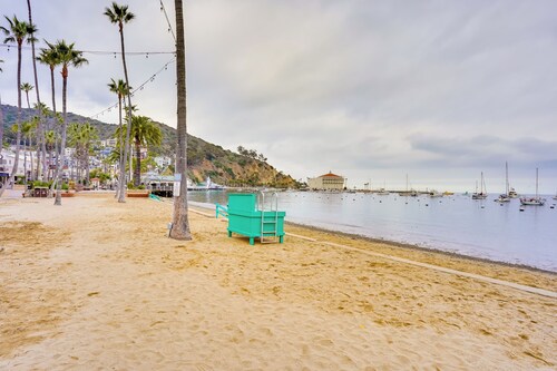 Steps to Beach & Bites: Catalina Island Retreat!