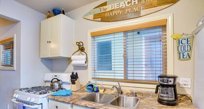 Steps to Beach & Bites: Catalina Island Retreat!