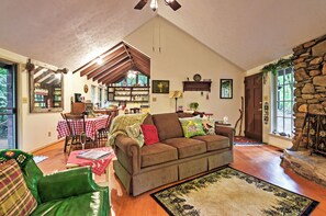 Cottage (2 Bedrooms) | Interior - Serene Creekside Cottage Near Mount Pisgah! (Candler)