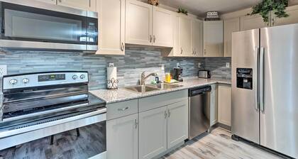 Inviting Apartment < 2 Mi to Riviera Beach!