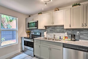 Apartment (1 Bedroom) | Interior - Inviting Apartment < 2 Mi to Riviera Beach! (West Palm Beach)