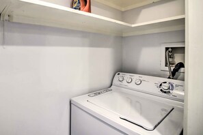 Apartment (1 Bedroom) | Interior - Gorgeous Houston Condo ~ 8 Mi to Downtown! (Houston)