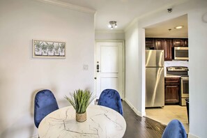 Apartment (1 Bedroom) | Interior - Gorgeous Houston Condo ~ 8 Mi to Downtown! (Houston)