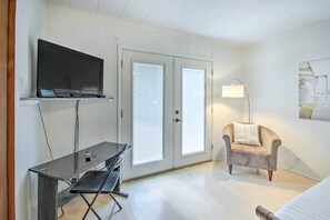 House (3 Bedrooms) | Interior - Waterfront Onalaska Retreat w/ Private Dock! (Onalaska)