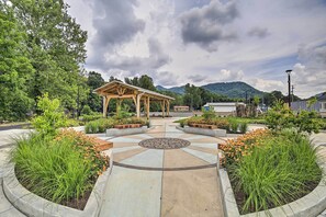 House (3 Bedrooms) | Interior - 'trout House' in Dtwn Damascus: Near Creeper Trail (Damascus)