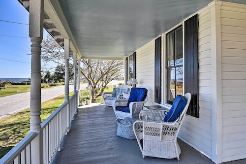 Cozy Currituck Home w/ Fire Pit Near Ferry!