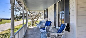 Cozy Currituck Home w/ Fire Pit Near Ferry!