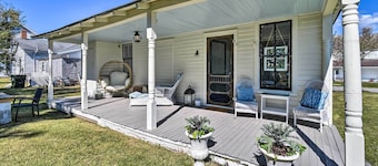 Cozy Currituck Home w/ Fire Pit Near Ferry!