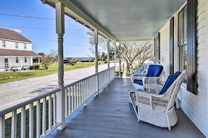 House (3 Bedrooms) | Interior - Cozy Currituck Home w/ Fire Pit Near Ferry! (Currituck)