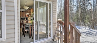 Peaceful Alaskan Escape: 13 Mi to Fairbanks!