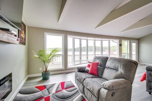 Interior - Serene Lakefront Mountain Home Getaway w/ Atrium! (Mountain Home)