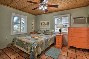 House (1 Bedroom) | 1 bedroom, bed sheets - Palm Harbor Vacation Rental, Walk to Crystal Beach (Crystal Beach)