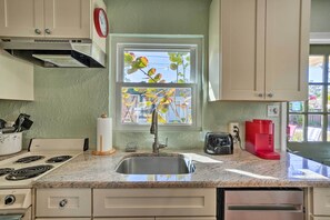 House (1 Bedroom) | Private kitchen | Microwave, oven, stovetop, dishwasher - Palm Harbor Vacation Rental, Walk to Crystal Beach (Crystal Beach)