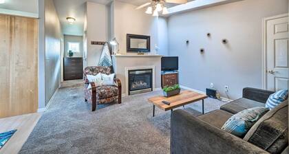 Apartment w/ Patio & Grill Access ~ 1/2 Mi to Bay!