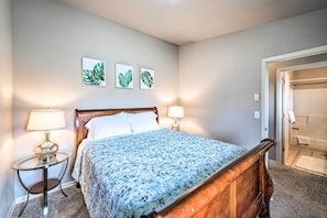 Apartment (1 Bedroom) | Interior - Apartment w/ Patio & Grill Access ~ 1/2 Mi to Bay! (Anacortes)
