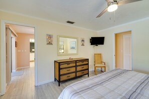 House (3 Bedrooms) | Interior - Coastal Retreat w/ Grill: 4 Mi to Dtwn Cape Coral! (Cape Coral)