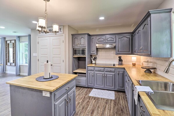 House (4 Bedrooms) | Interior