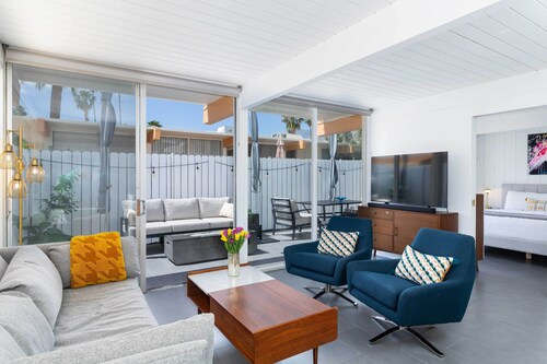 Modern Bungalow in Historic Ocotillo Lodge!