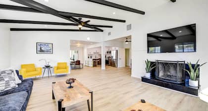 Private Pool & Spa: Stylish Palm Springs Home!