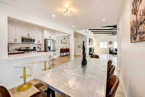 Interior - Private Pool & Spa: Stylish Palm Springs Home! (Palm Springs)
