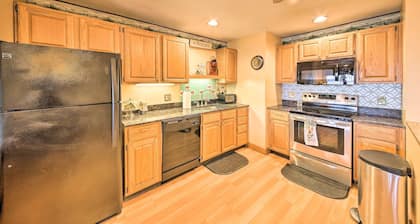 Condo w/ Rangeley Lake Views: 10 Mi to Saddleback!