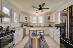 House (4 Bedrooms) | Interior