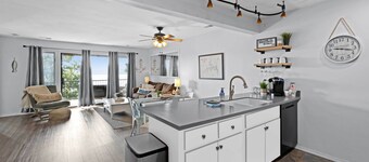 Lakefront, Fireplace: Home Near Silver Dollar City