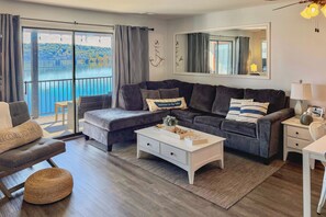 Apartment (2 Bedrooms) | Front of property - Lake Views, Balcony: Condo Near Silver Dollar City (Kimberling City)