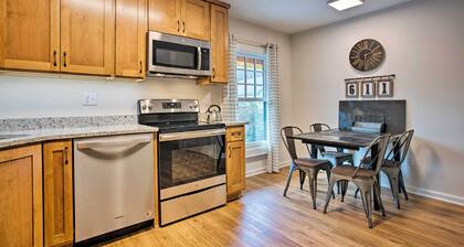 Walk to Main Street Eats: Remodeled Saluda Apt