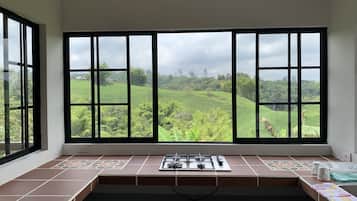 Refrigerador, microondas, cafetera y tetera y licuadora